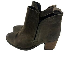 Bos. & Co. Water Resistent Suede Pull on Ankle Boots- Belfield size 41 or US 10